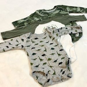 3 - Long sleeve onesie - 3-6 month